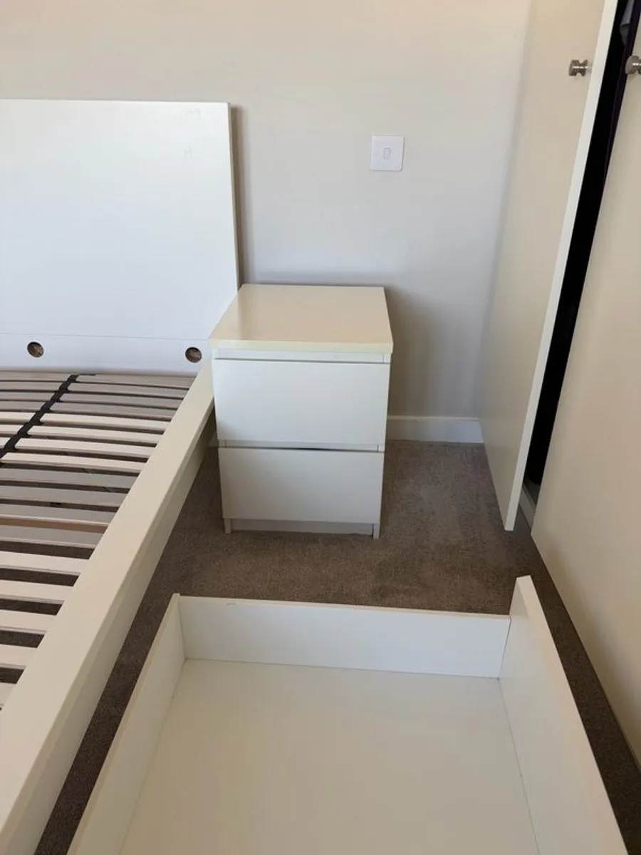ikea Malm king size bed, 2 x storage + 2 bedside lockers - Image 4