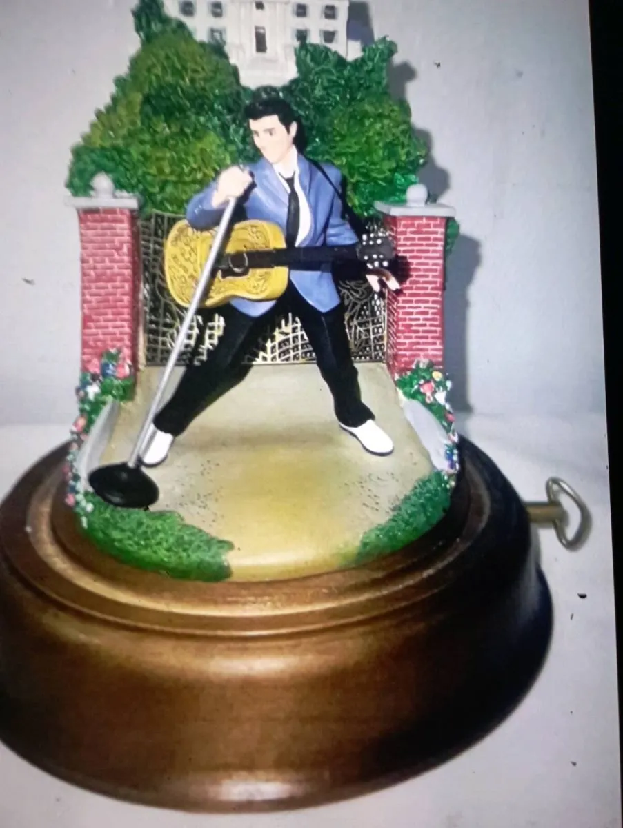 EVLIS PRESLEY  1993 LOVER ME TENDER  { GLOBE  } - Image 1