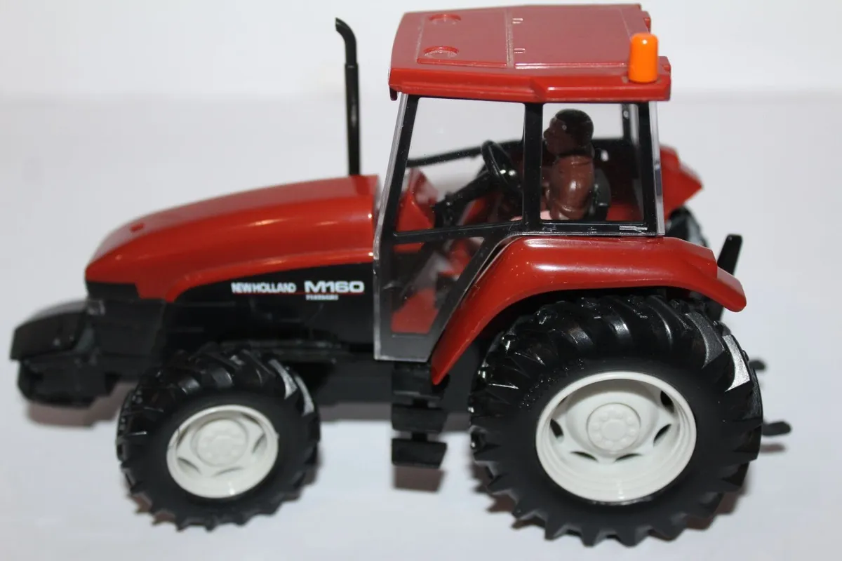 Britain's Farm - New Holland Fiatagri M160 Tractor - Image 2
