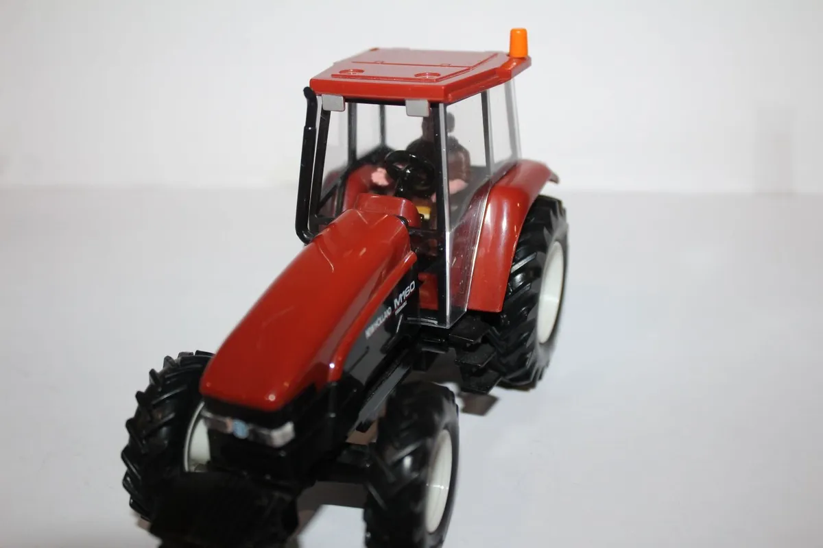 Britain's Farm - New Holland Fiatagri M160 Tractor - Image 3