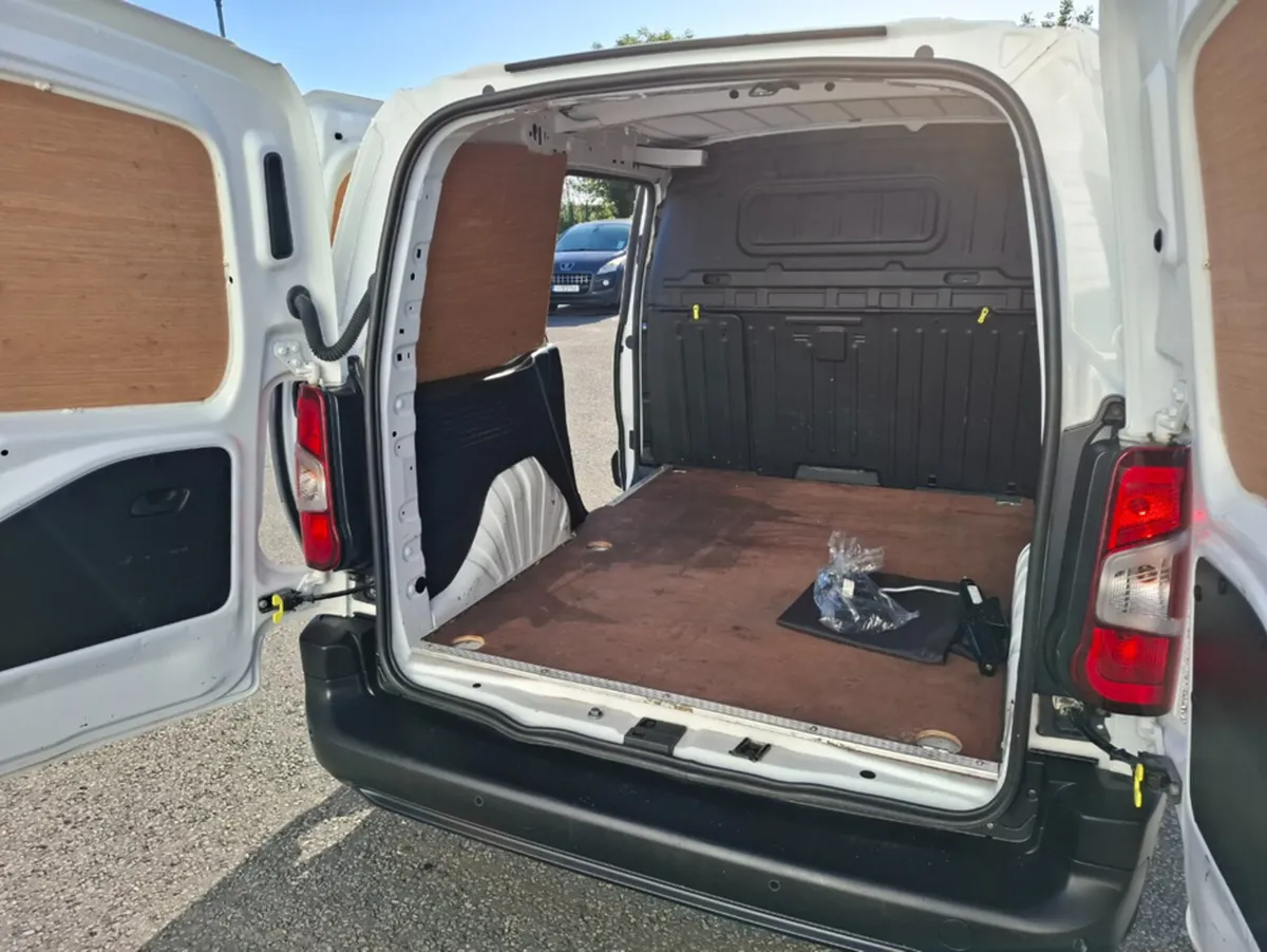 Peugeot Partner PROFESSIONAL PLUS 1.5 H HDI 100 6 - Image 3