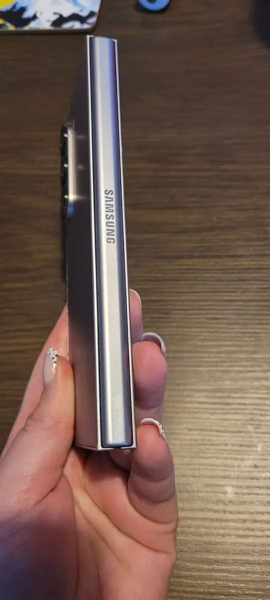 Samsung  galaxy z6 fold - Image 2