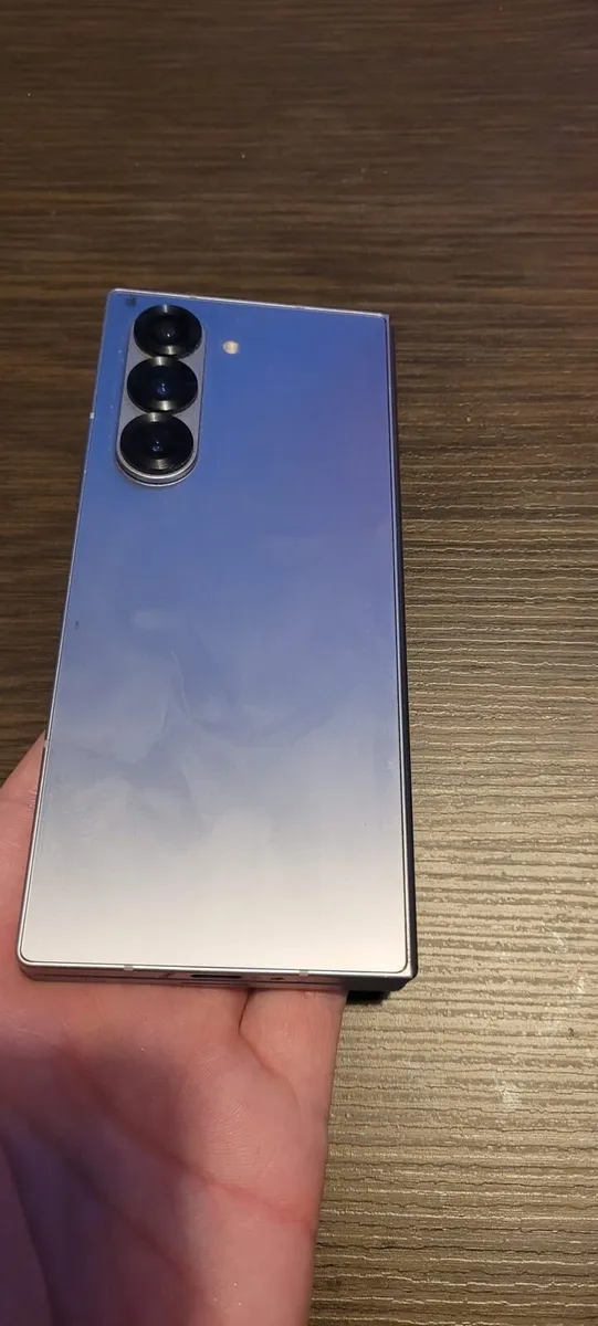 Samsung  galaxy z6 fold - Image 4