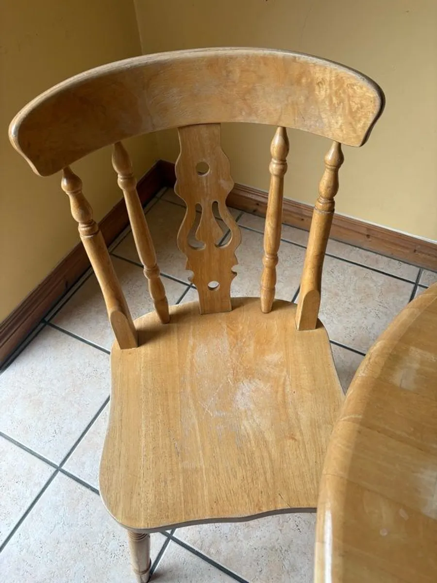 table and chairs - Image 3