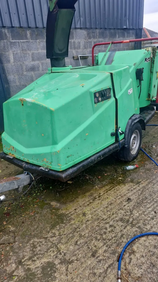 Wood chipper - Image 1