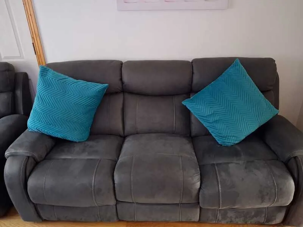 Gorgeous recliner couch and armchair - Image 1