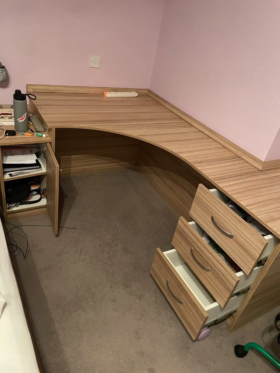 Desk - Image 2