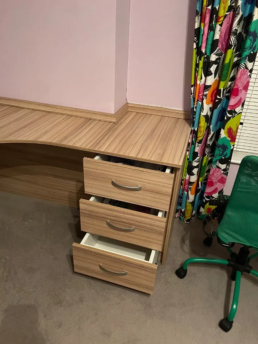 Desk - Image 4
