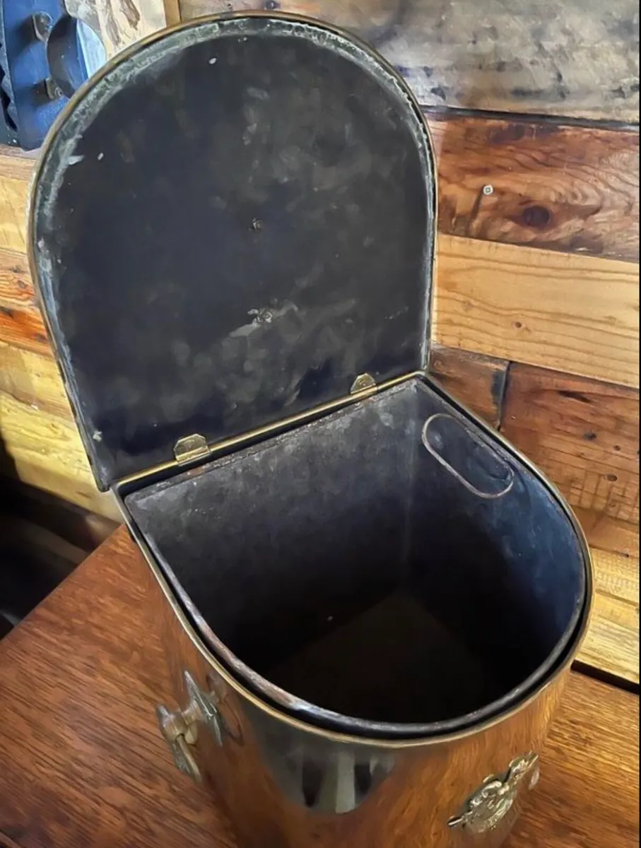 1970s brass fireside container - Image 2