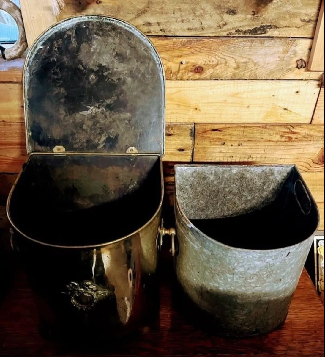 1970s brass fireside container - Image 3
