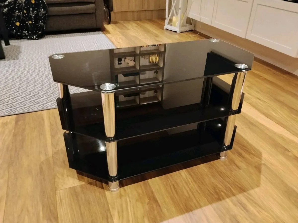 Glass TV stand - free - Image 1