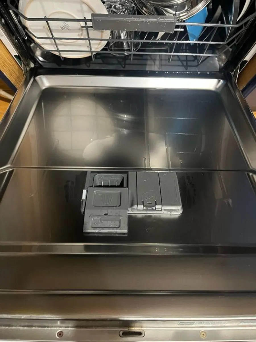 Whirlpool dishwasher - Image 3