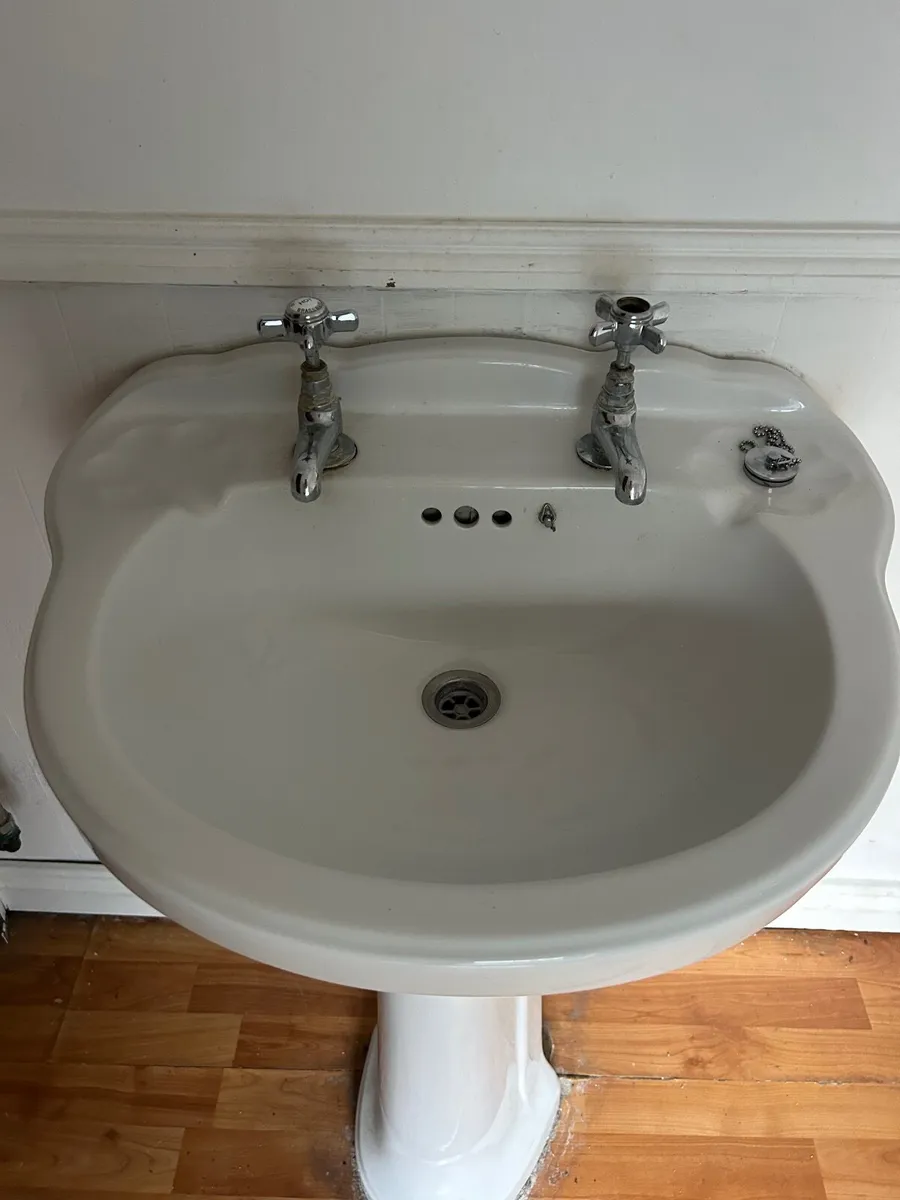 Bathroom Toilet & Sink €60 *REDUCED FOR QUICK SALE - Image 3