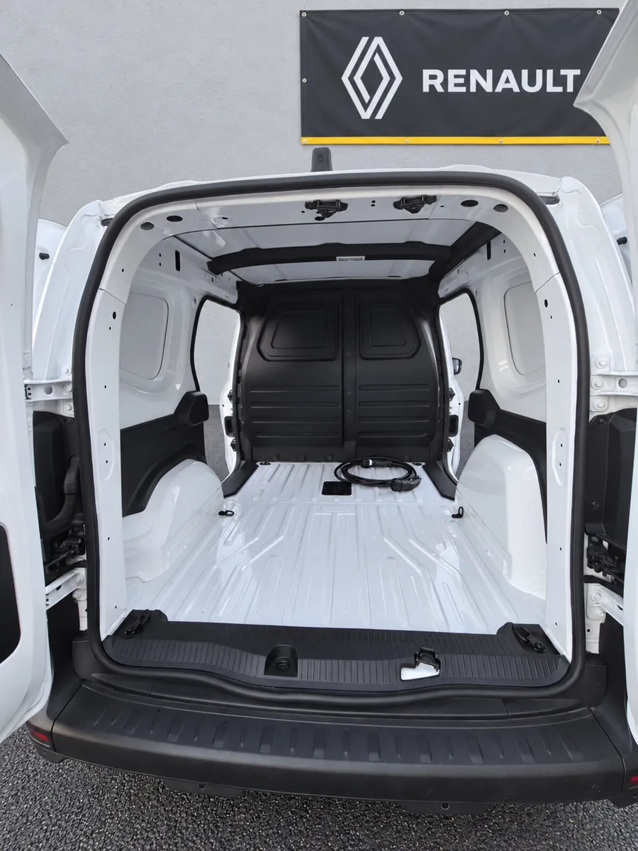 2023 Renault Kangoo E-Tech Advance – Only 2,371 km - Image 3
