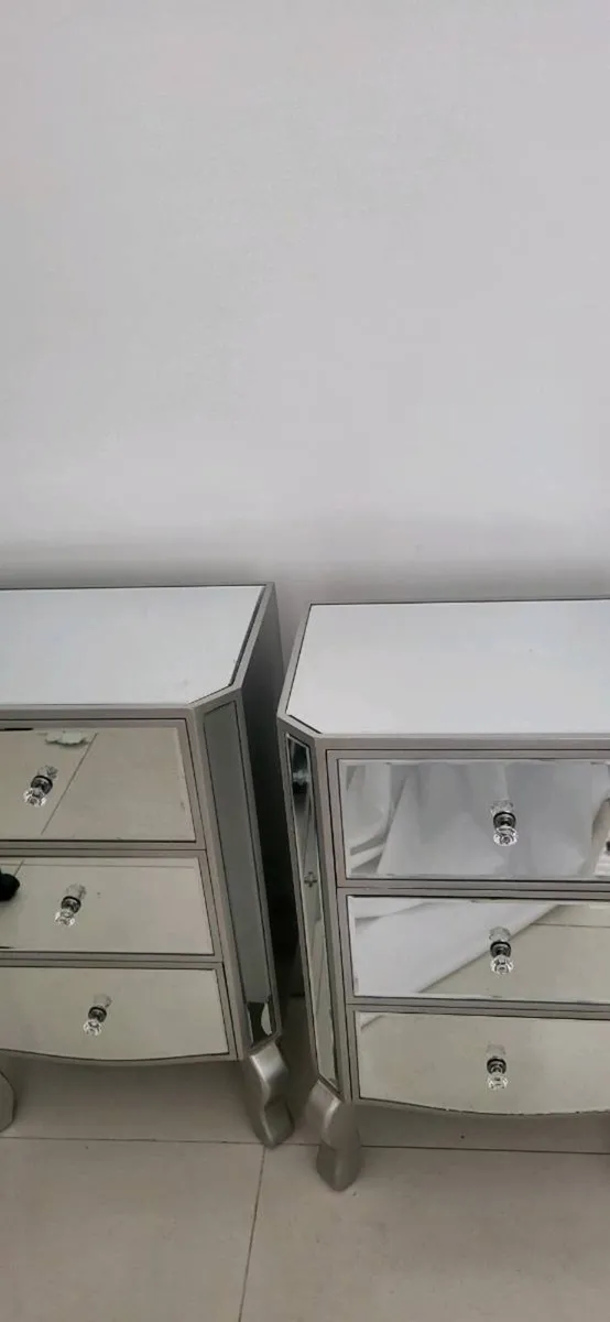 Mirrored Lockers - Image 1