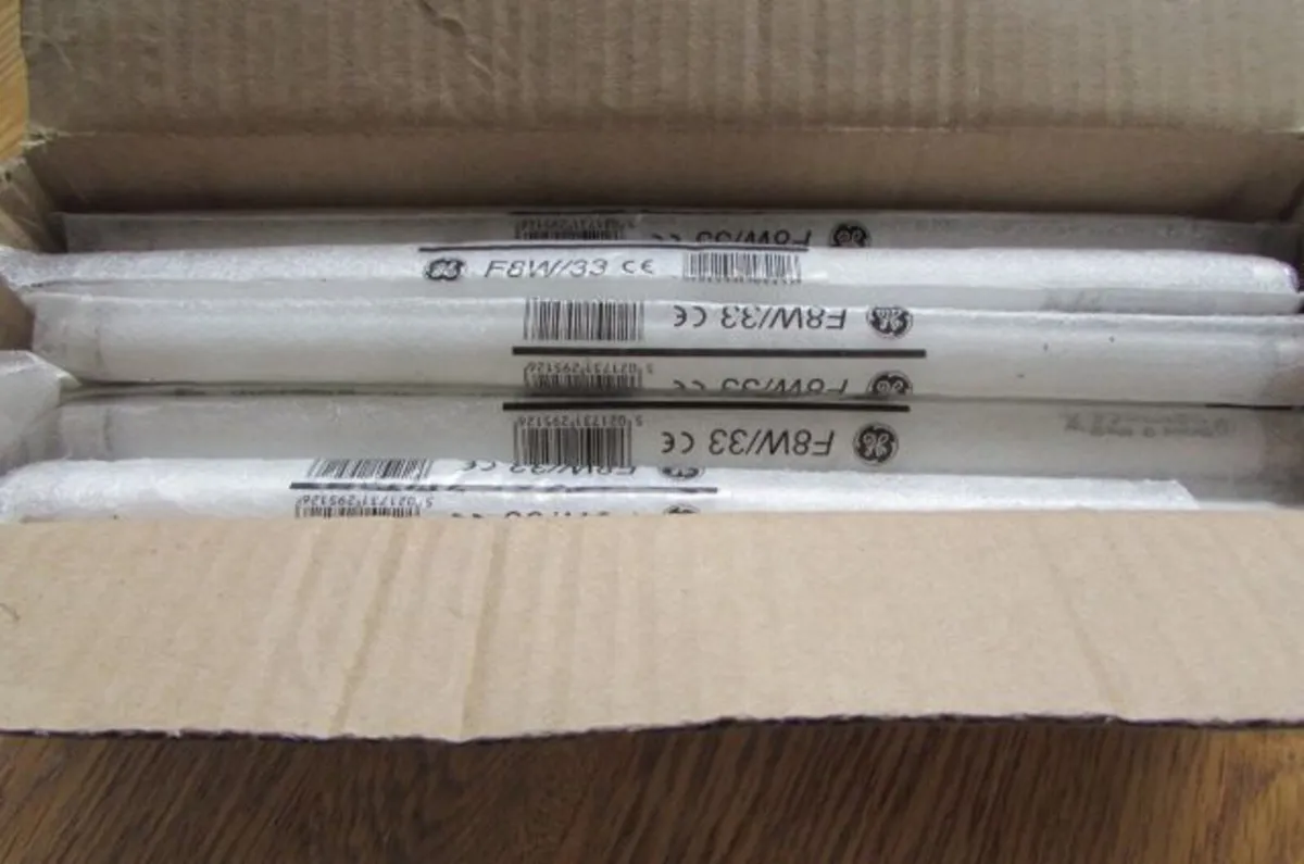 8 W Fluorescent Lamps x 18 for Sale - Image 2