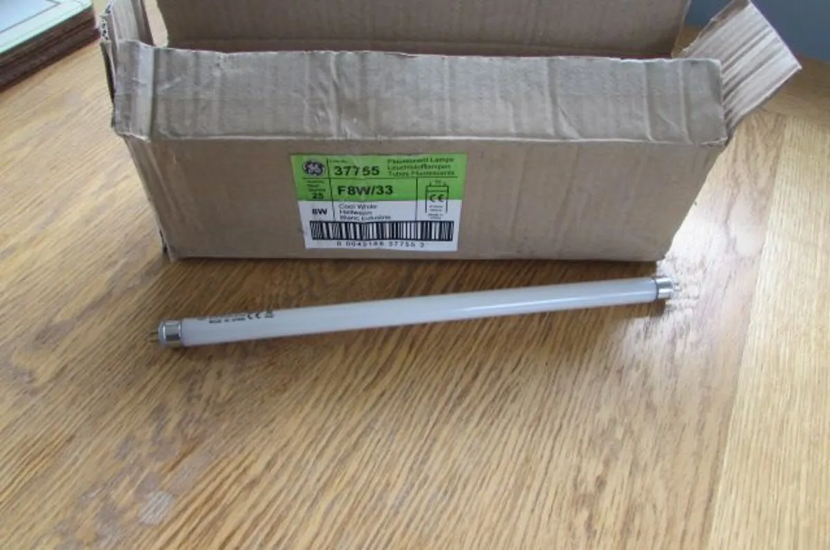 8 W Fluorescent Lamps x 18 for Sale - Image 1