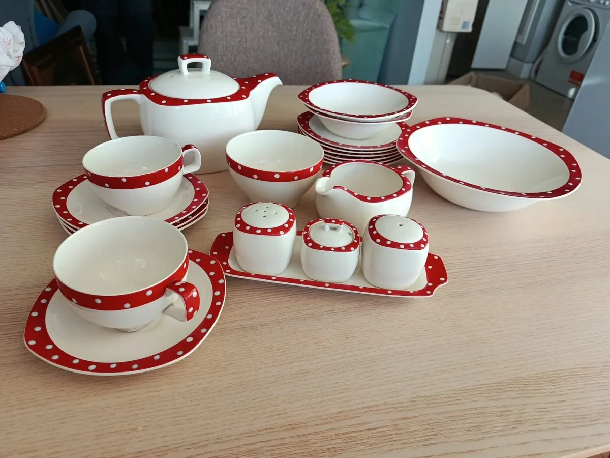 Midwinter Stylecraft Red Domino 1950s Crockery Set - Image 1