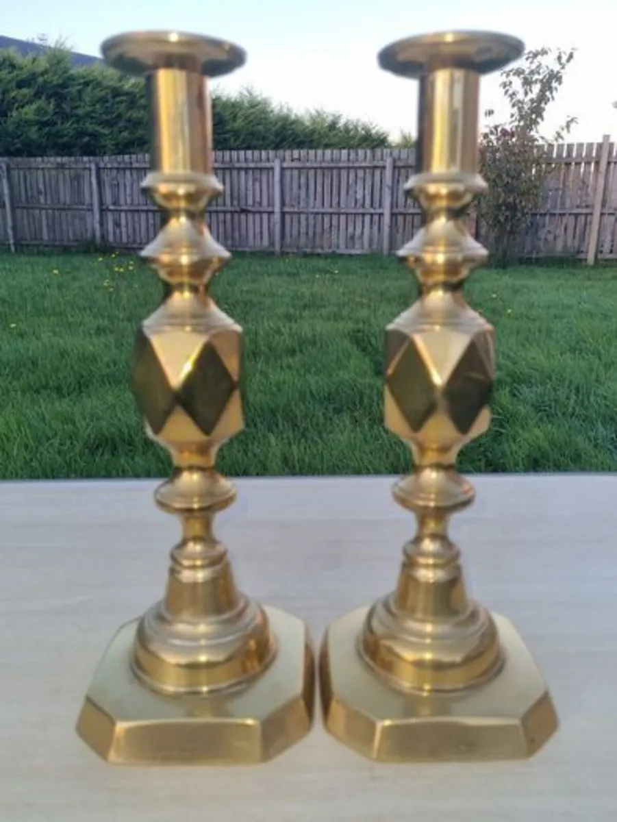 19th-century English brass candlesticks - Image 1