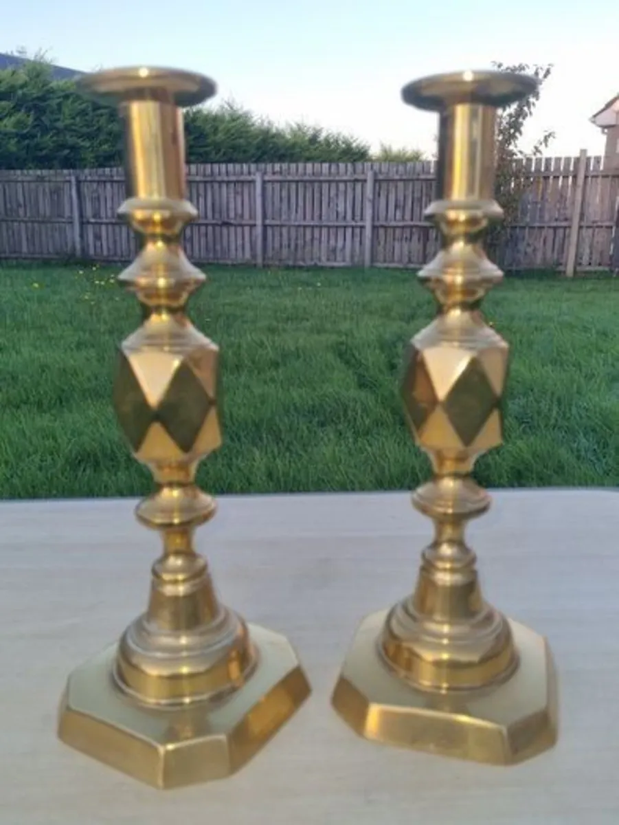 19th-century English brass candlesticks - Image 2