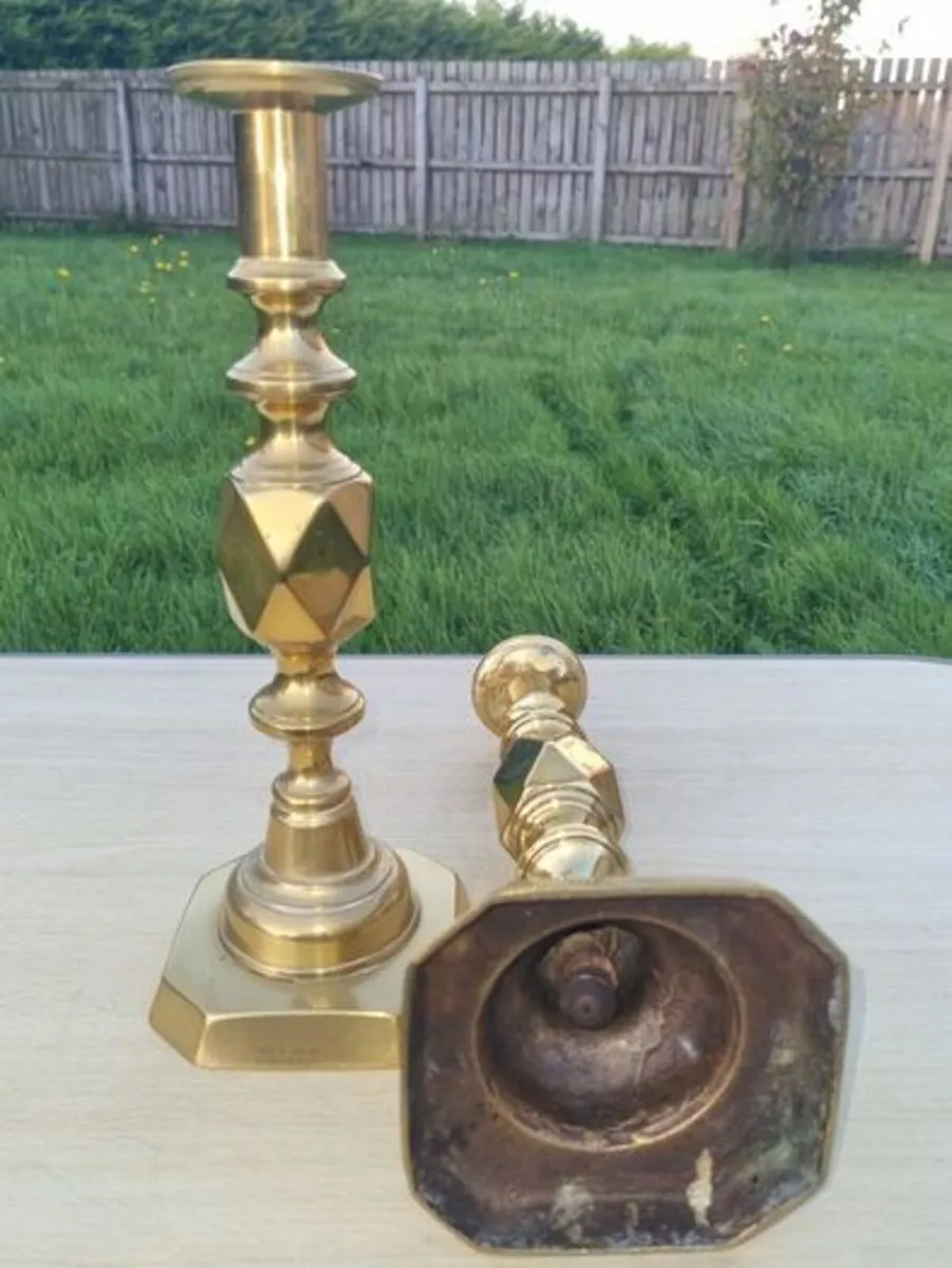 19th-century English brass candlesticks - Image 4