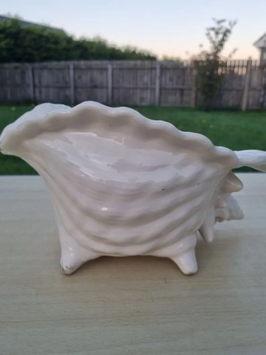 Atlantic Mold ceramic planter - Image 3
