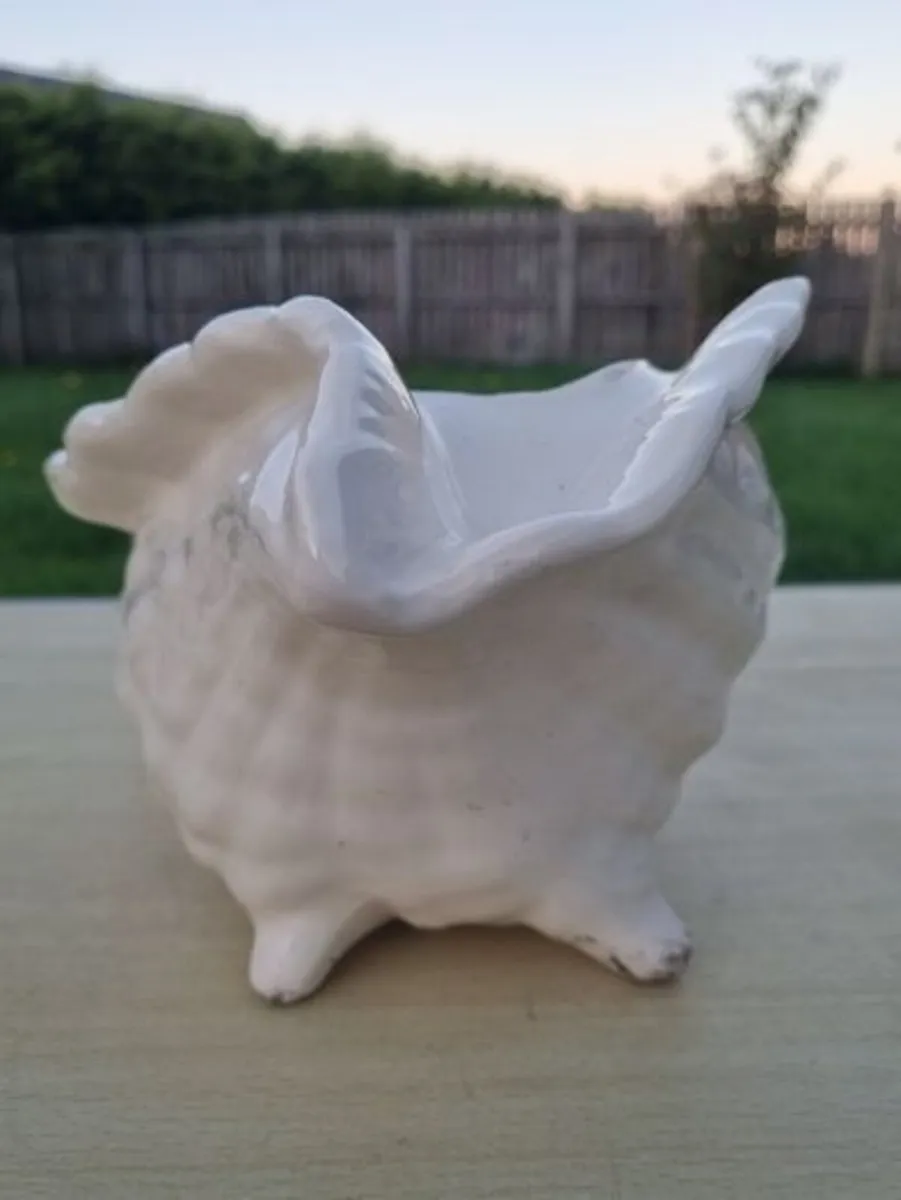 Atlantic Mold ceramic planter - Image 4
