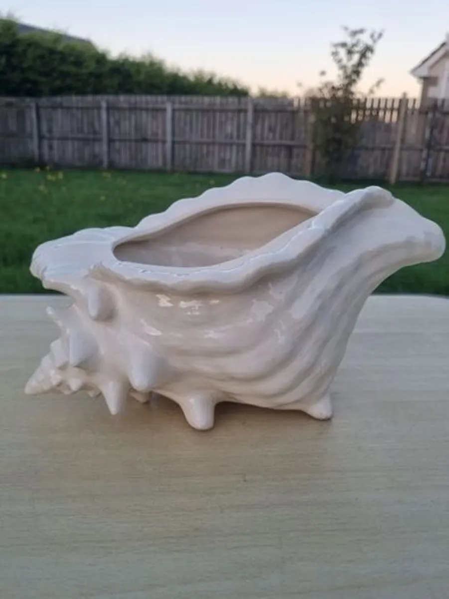 Atlantic Mold ceramic planter - Image 1