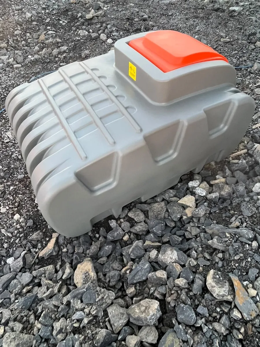 1000L Bowser with Electric Pump - Image 1
