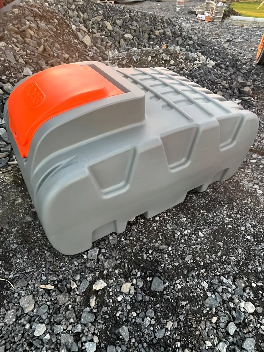 1000L Bowser with Electric Pump - Image 3