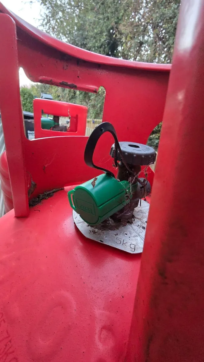 2 x 47kg Propane Gas Cylinders - Mobile Home Heat - Image 3