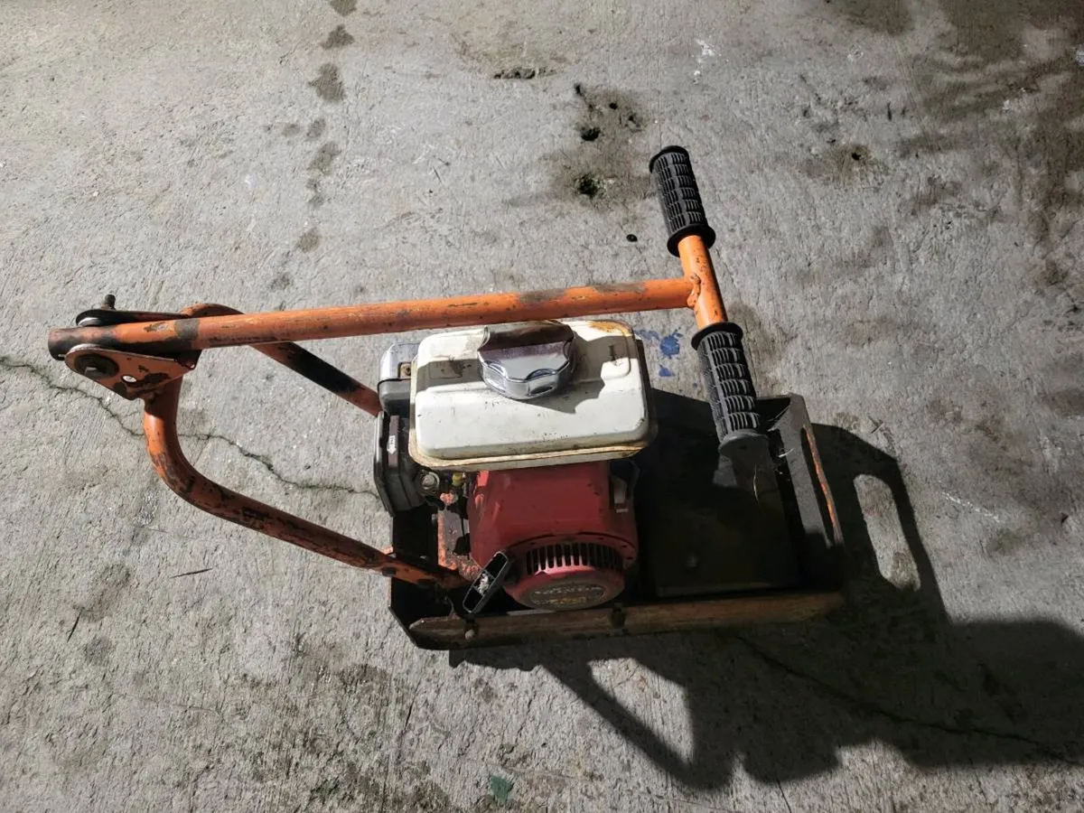 Honda Bell wacker plate nice size - Image 1