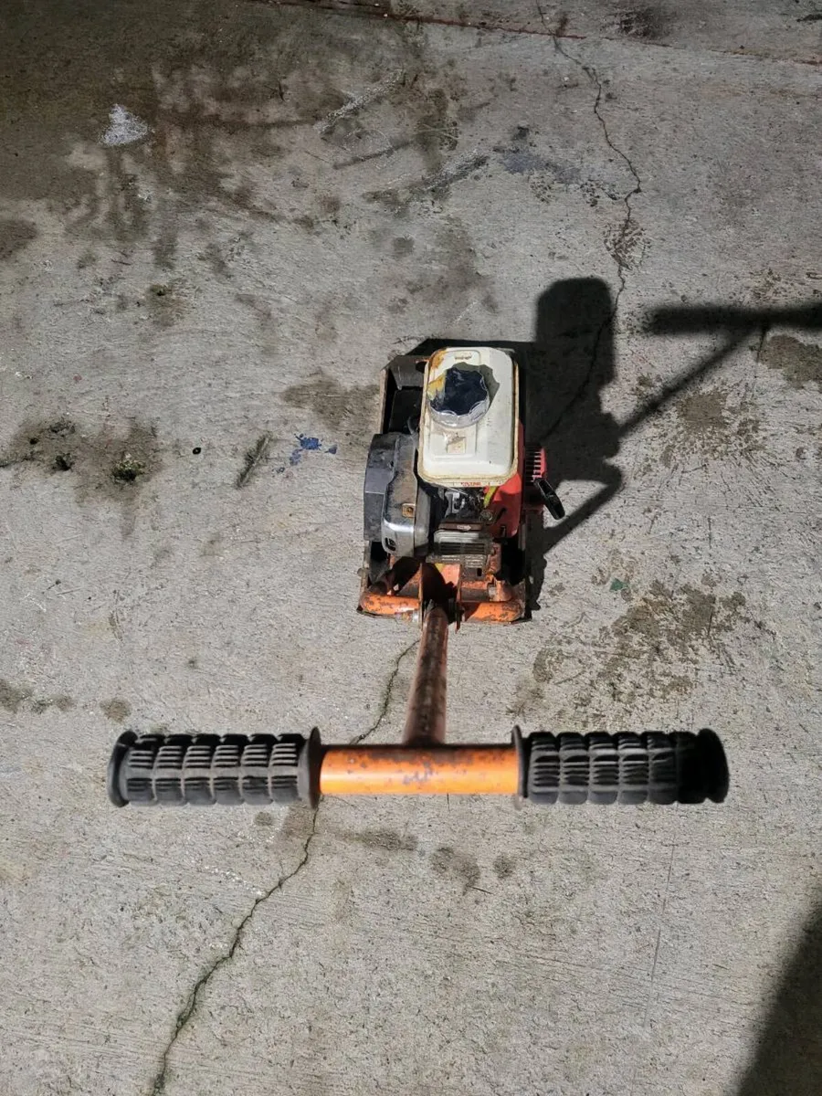 Honda Bell wacker plate nice size - Image 3