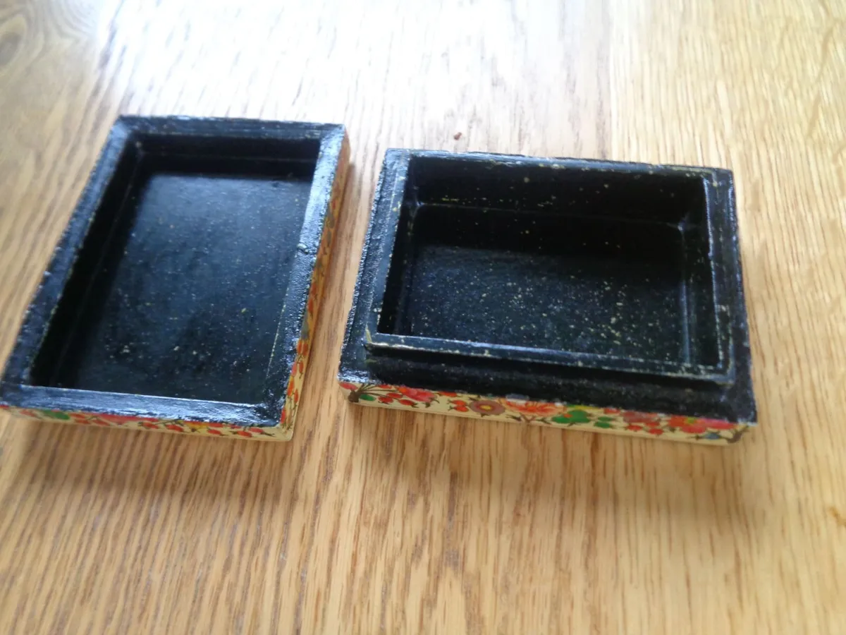 Vintage Indian Paper Mache Box for Sale - Image 2