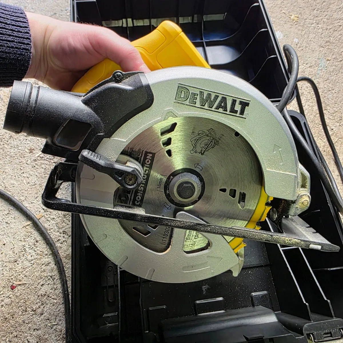 DeWalt DWE560 110v 185mm Circular Saw - Image 4