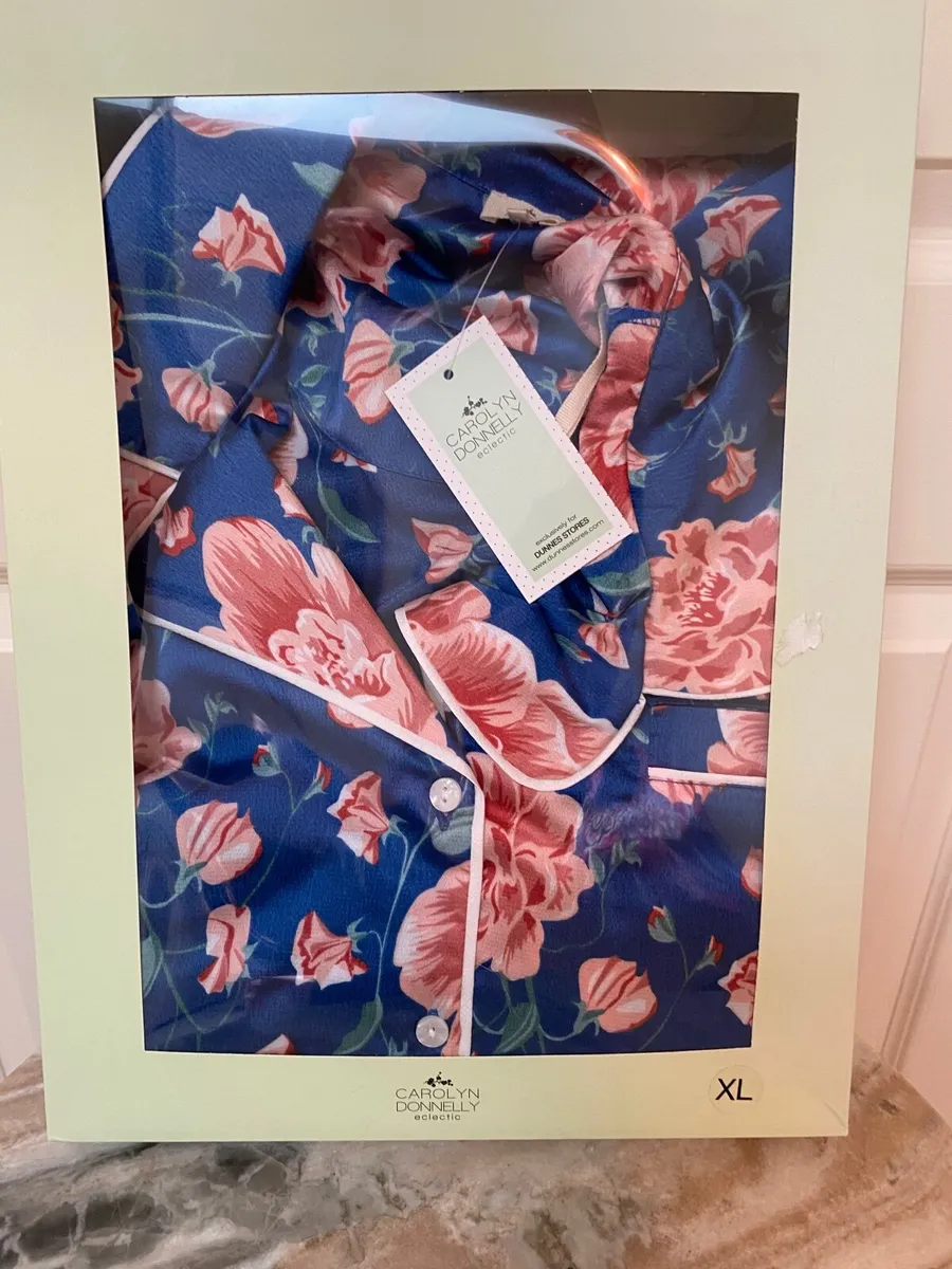 womans pyjamas