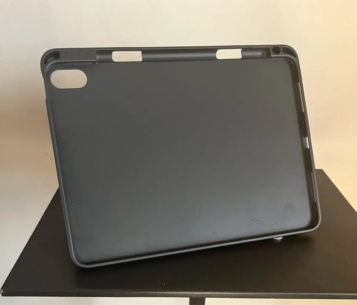 iPad Air (2020) with Apple Pencil and case - Image 4