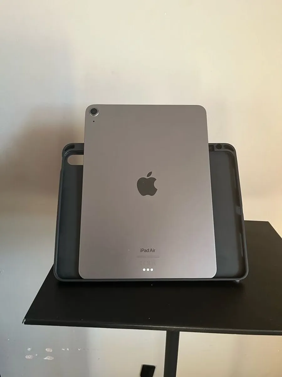 iPad Air (2020) with Apple Pencil and case - Image 2