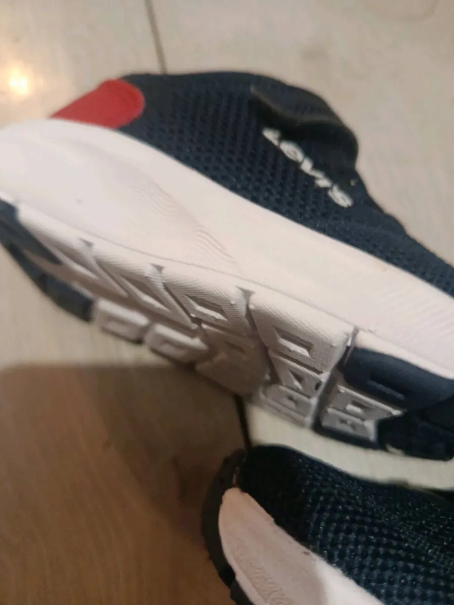 Levis kids runners size 5.5 brand new - Image 3