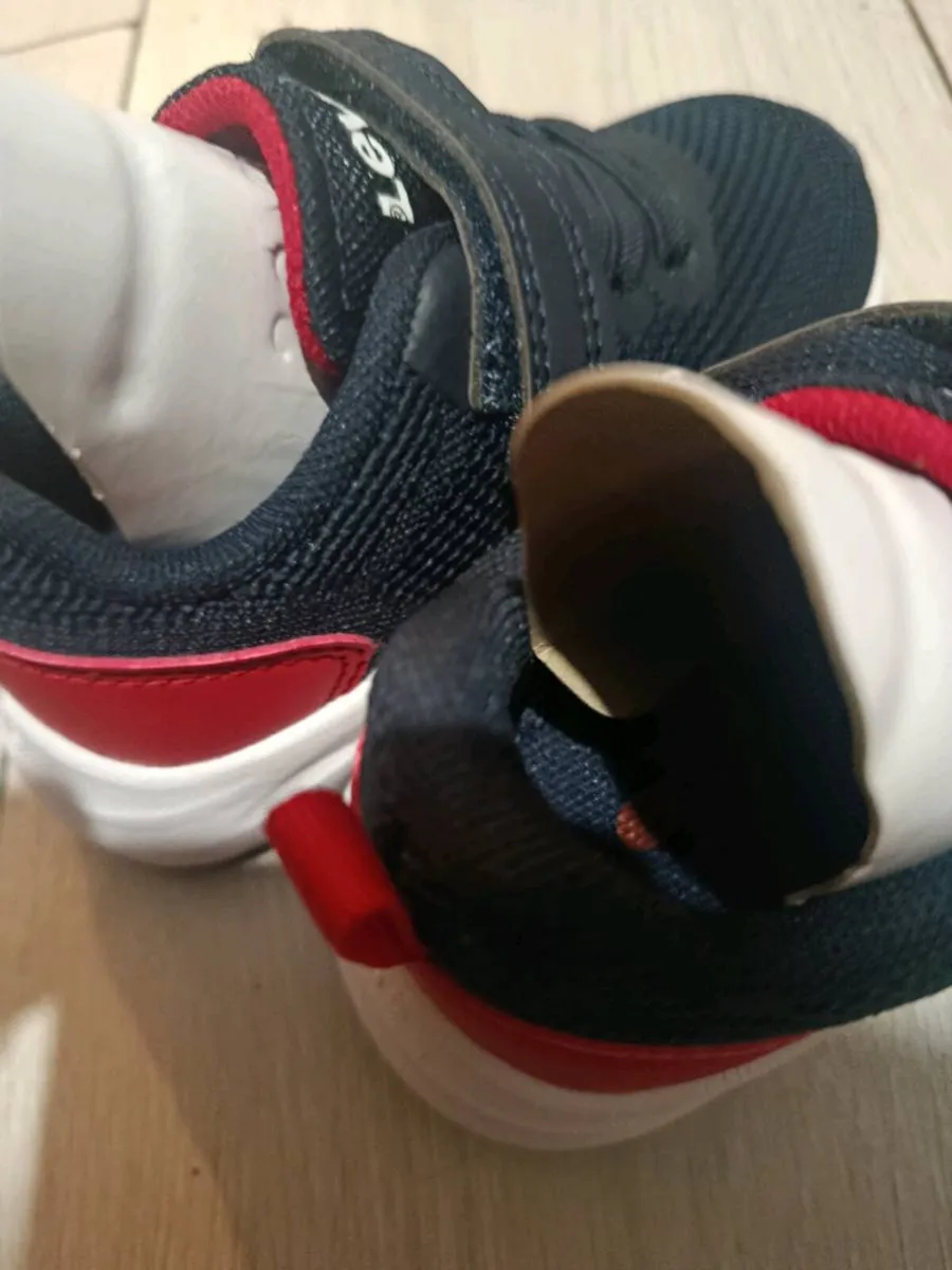 Levis kids runners size 5.5 brand new - Image 4