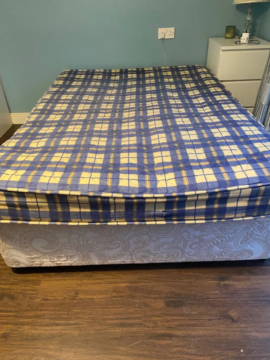 Double bed - Image 2