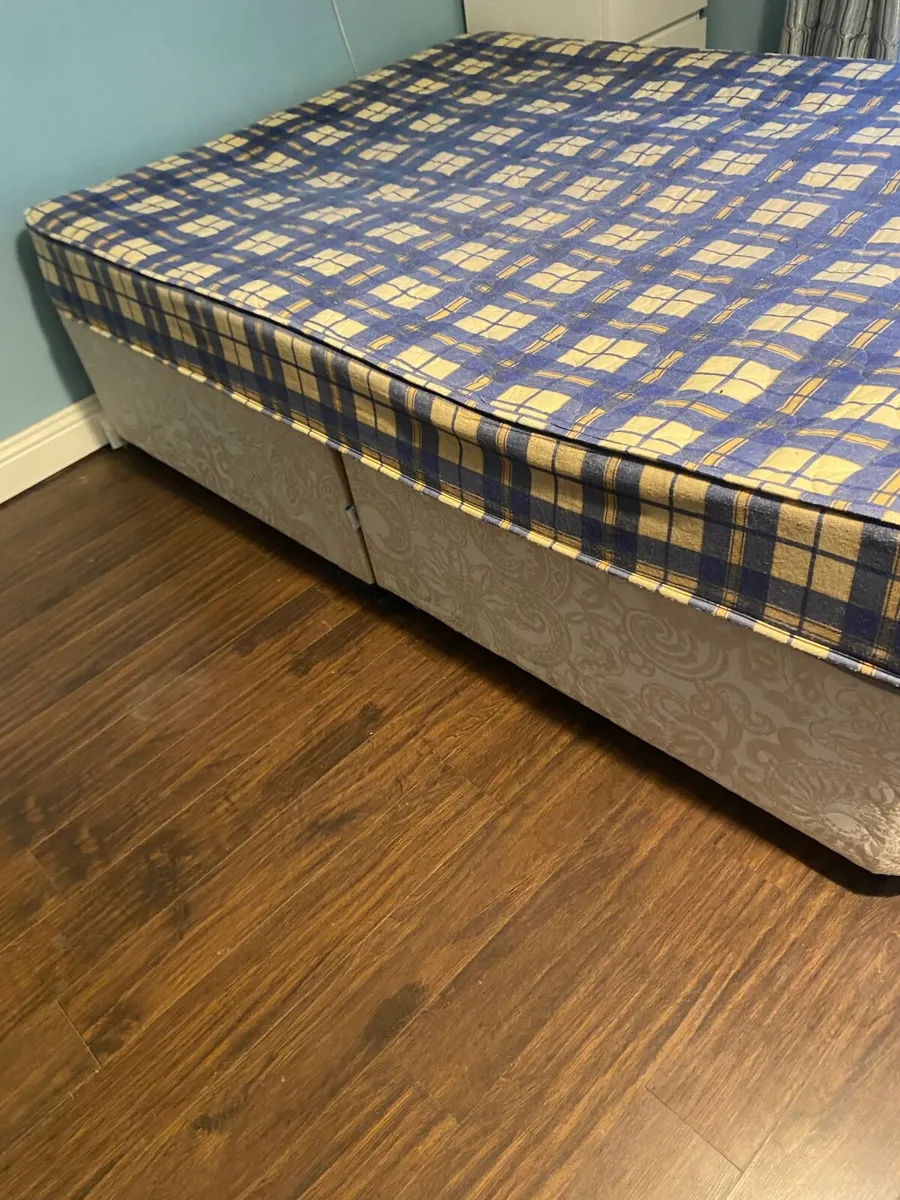 Double bed - Image 1