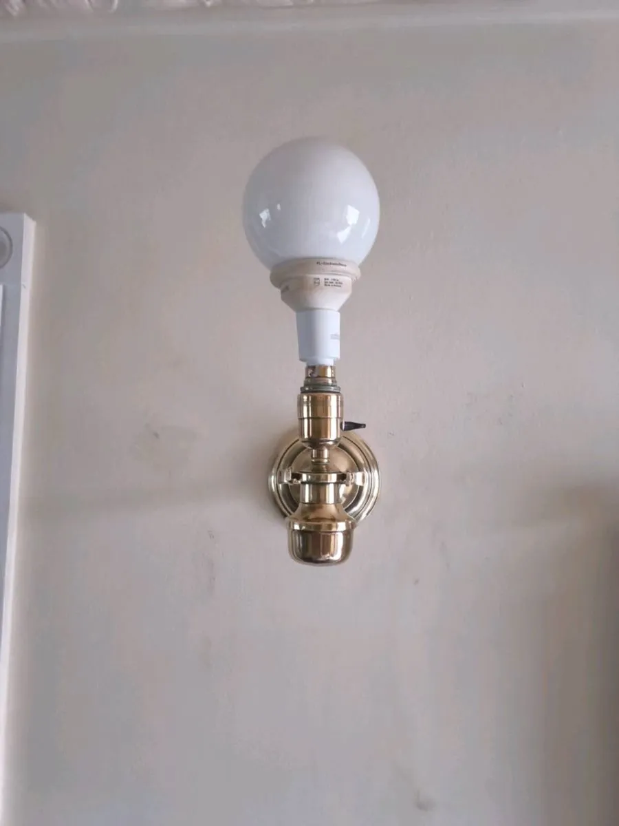 ANTIQUE  GIMBLE  LIGHT. - Image 1