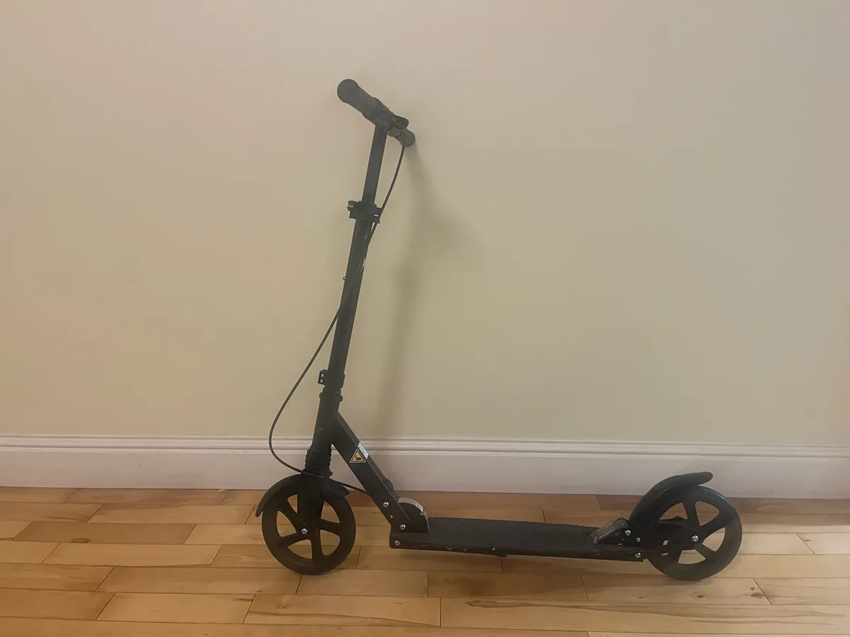 Older child push scooter - Image 2