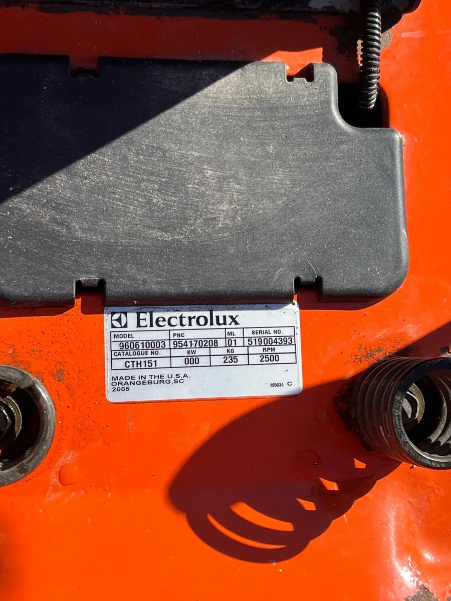 Ride on lawnmower for sale . - Image 1