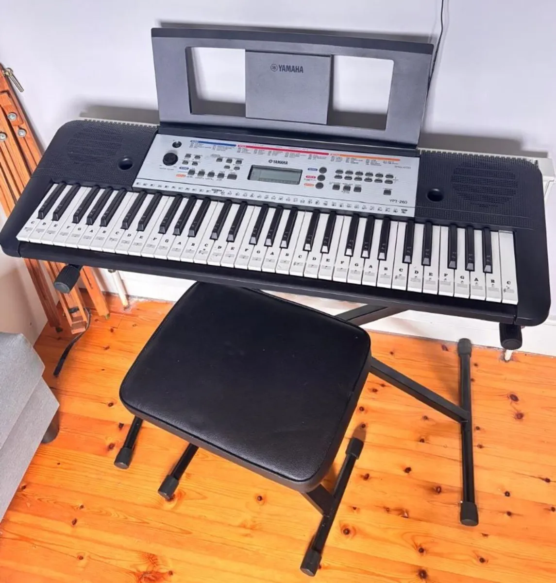 Yamaha YPT-260 Portable Piano Keyboard & Stool - Image 1