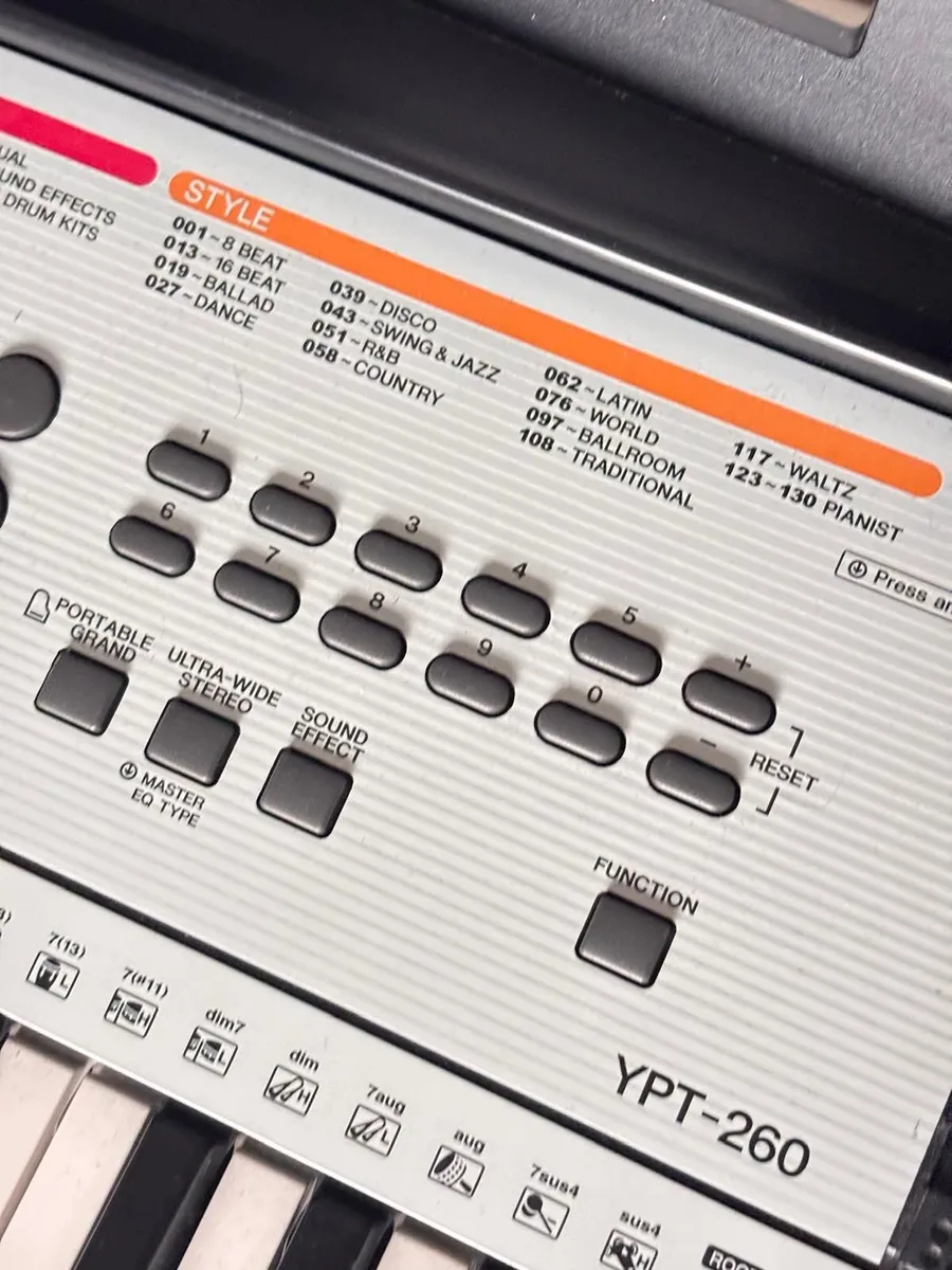 Yamaha YPT-260 Portable Piano Keyboard & Stool - Image 3
