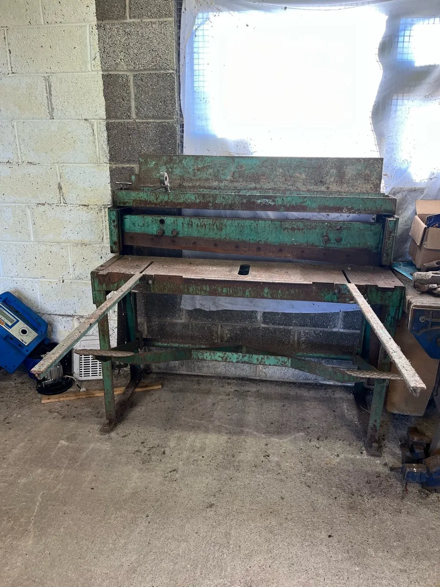 Metal guillotine - Image 2