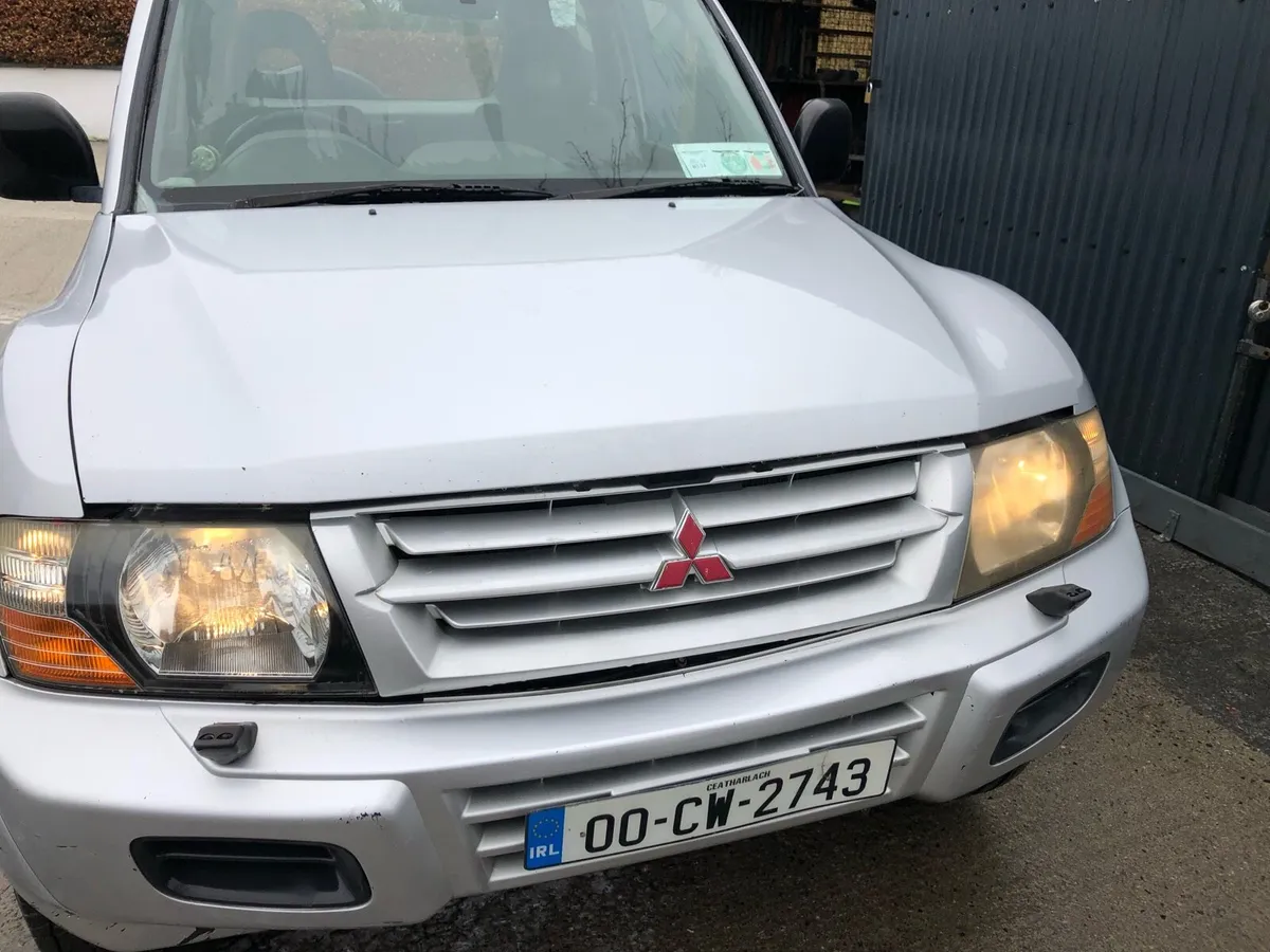 00 Mitsubishi Pajero - Image 1