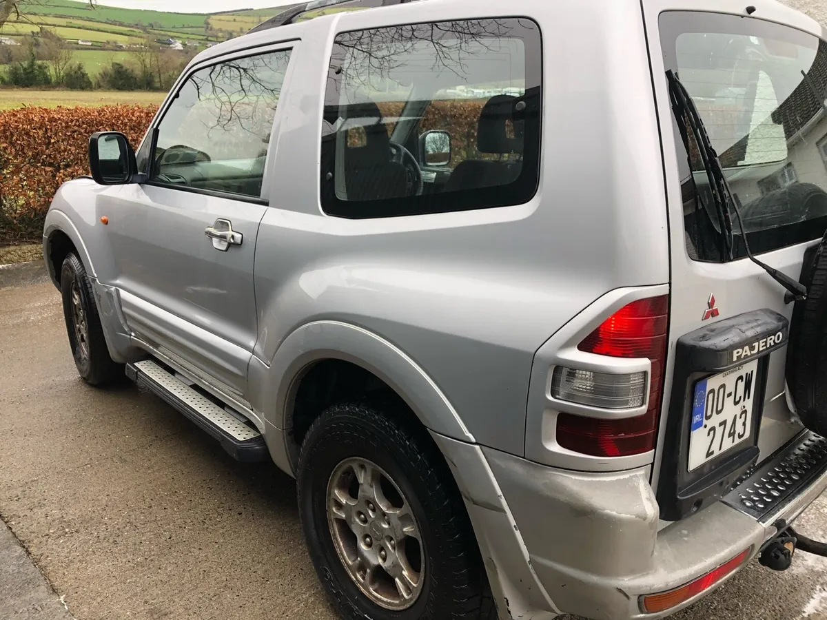 00 Mitsubishi Pajero - Image 3